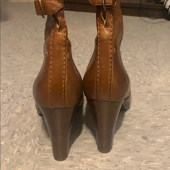 Boots - Picture 4 of 5